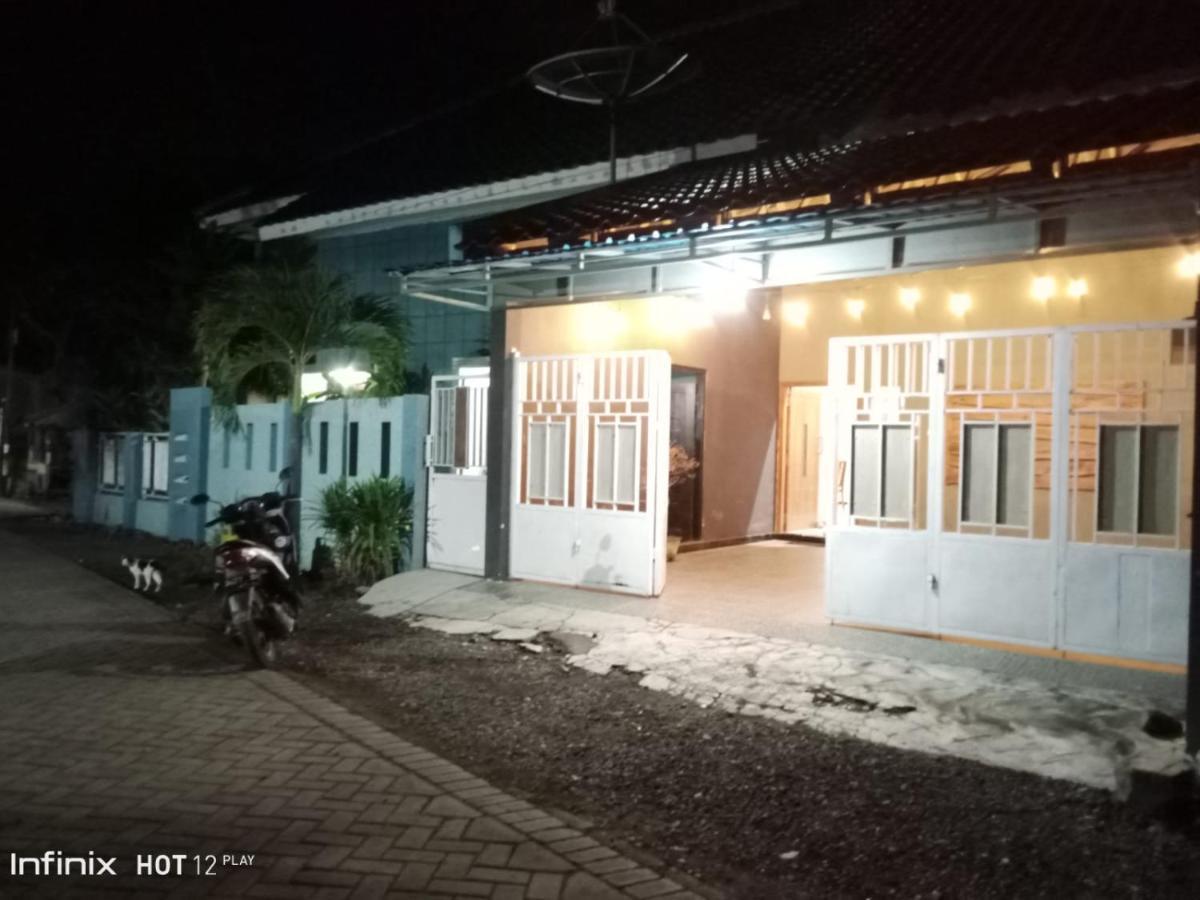 999 Khs 2 Homestay Ketapang  Zewnętrze zdjęcie