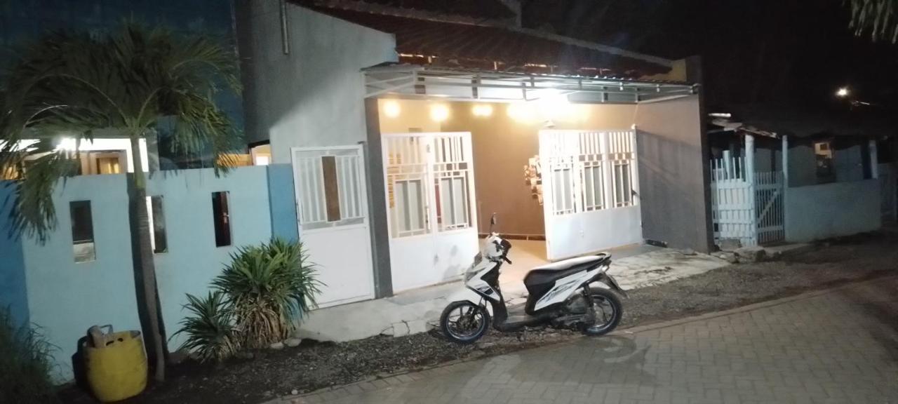 999 Khs 2 Homestay Ketapang  Zewnętrze zdjęcie